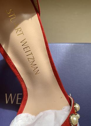 Босоніжки stuart weitzman morepearls червоні замшеві з перлинами в наявності8 фото