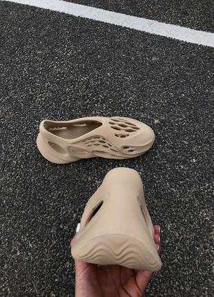 Adidas yeezy foam runner beige чоловічі тапочки адідас7 фото