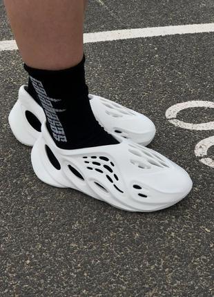 Adidas yeezy foam runner white  мужские тапочки белые1 фото