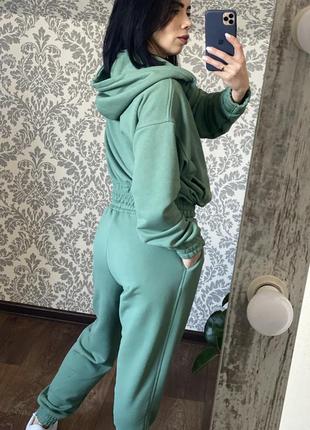 Спортивный костюм с укорочённой кофтой