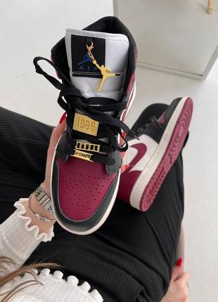 Кросівки жіночі air jordan 1 mid dark red gold