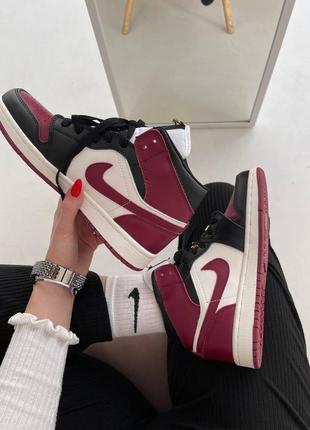 Кросівки жіночі air jordan 1 mid dark red gold6 фото