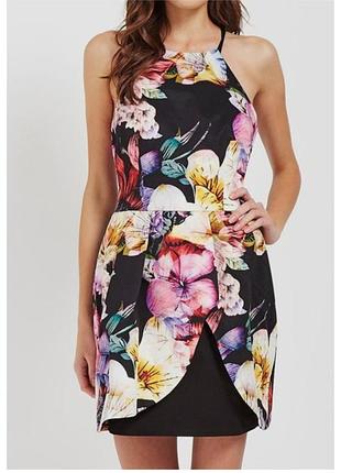 Короткое платье в цветы на бретелях lipsy