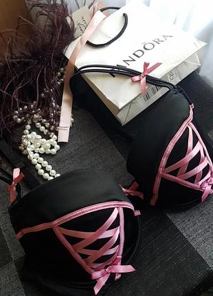 Красивый брендовый гладкий цвет черный бюстгальтер лифчик с розовыми лентами, бантиками ча...