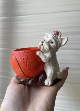Кашпо собачка с мячиком йорк