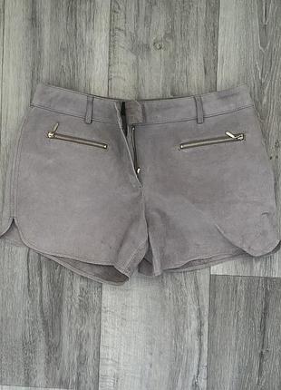 Приємні коротенькі шорти