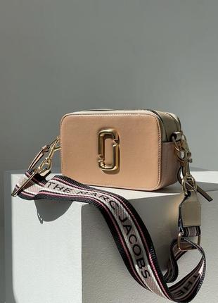 Marc jacobs the snapshot caramel новинка шикарна жіноча карамельна трендова сумочка марк джейкобс бренд бежева беж карамель сумка з ремінцем