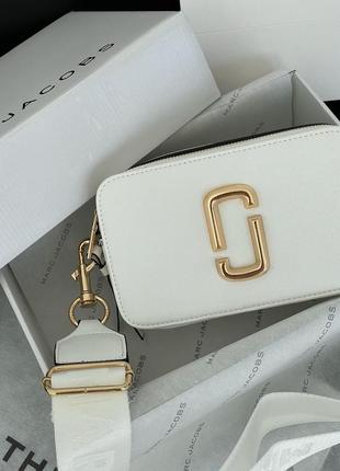 Marc jacobs the snapshot white gold трендова біла міні сумочка марк джейкобс бренд біла шикарна міні сумка8 фото