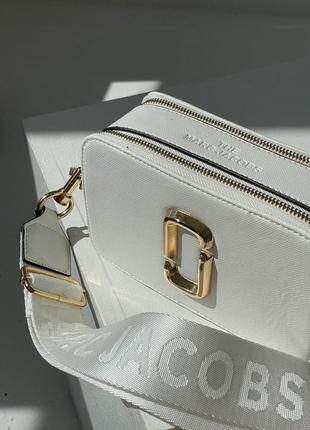 Marc jacobs the snapshot white gold трендова біла міні сумочка марк джейкобс бренд біла шикарна міні сумка2 фото