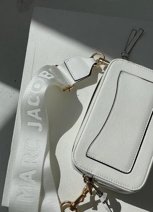 Marc jacobs the snapshot white gold трендова біла міні сумочка марк джейкобс бренд белая шикарная мини сумка3 фото