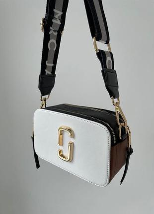 Marc jacobs the snapshot white brown трендова біла шикарна міні сумочка з ремінцем марк джейкобс бренд белая стильная мини сумка