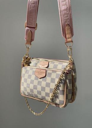 Трендова кремова шикарна сумочка в стилі louis vuitton pochete multi ivory pink бренд женская клетчатая кремовая сумка в клетку с ремешком1 фото