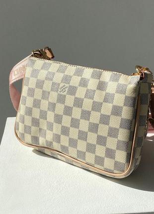 Трендова кремова шикарна сумочка в стилі louis vuitton pochete multi ivory pink бренд женская клетчатая кремовая сумка в клетку с ремешком8 фото