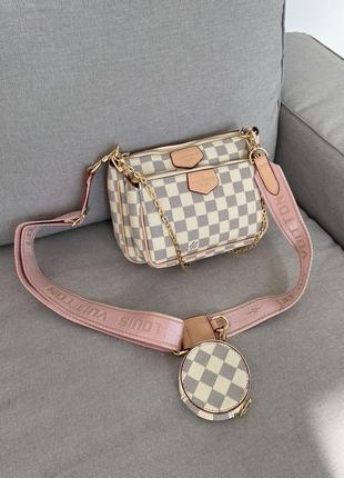 Трендова кремова шикарна сумочка в стилі louis vuitton pochete multi pink ivory бренд жіноча картата кремова сумка в клітку з ремінцем1 фото