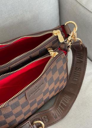 Трендова шикарна коричнева сумочка з ланцюжком в стилі louis vuitton pochete multi brown belt бренд коричнева картата сумка з червоною підкладкою4 фото