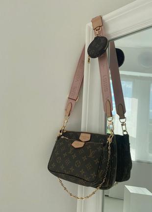 Трендова шикарна коричнева сумочка в стилі louis vuitton pochete multi pink belt бренд коричнева стильна сумка з ремінцем8 фото