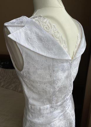 Елегантна біла сукня - футляр з мереживною вставкою на спині, розмір m-l4 фото