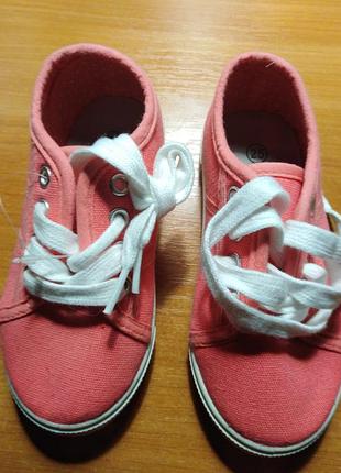 Мокасини для дівчинки.