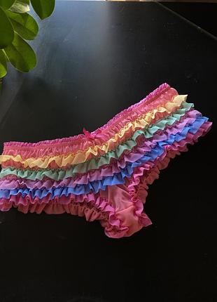 Яскрава нижня білизна