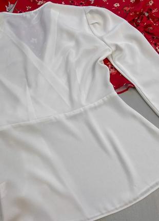 Шифонова біла блуза на запах10 фото