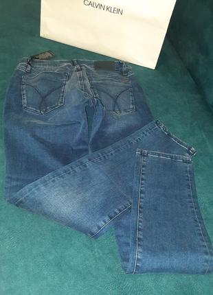 Стильные синие джинсы calvin klein. размер-w29/l32.5 фото