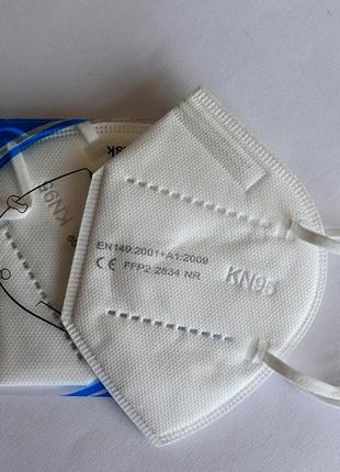 Маска респіратор захисний kn95 / ffp2 п'ятишаровий 20шт в індивідуальних упаковках з фіксатором перенісся2 фото