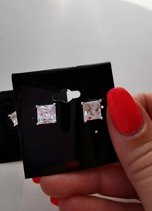 Камни блестят