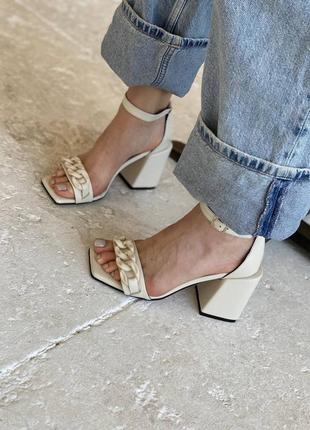 Босоніжки шкіряні босоніжки шкіряні на каблуку на підборах