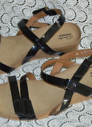Босоніжки лакові clarks розмір 40