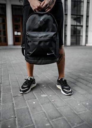 Чоловічий рюкзак чорного кольору з дном з екошкіри. артикул: 10-0021