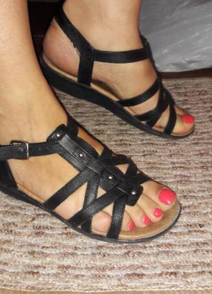 Босоножки кожанве clarks 37 размер