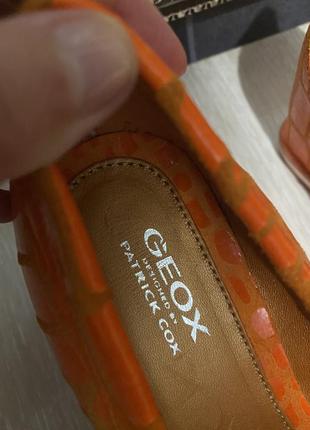 Оранжевые яркие кожаные туфли на танкетке geox3 фото