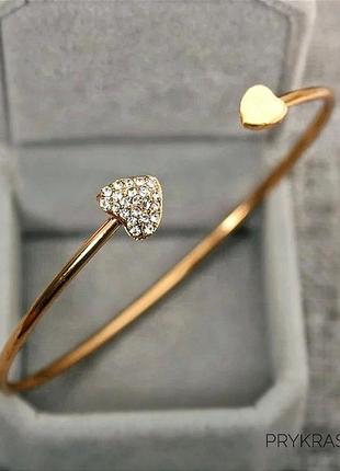 Женский браслет золотого цвета