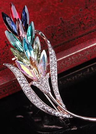 Брошь брошка перо с разноцветными переливающимися кристаллами новая