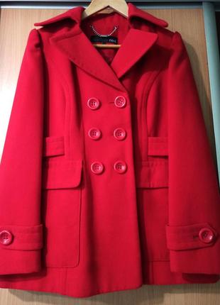 Червоне пальто