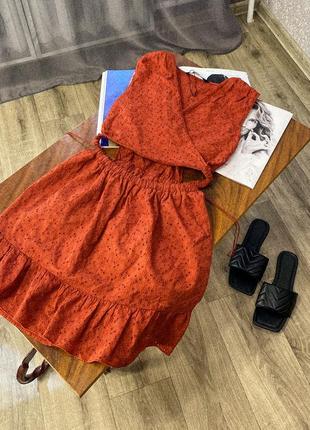 Платье платье с вырезом