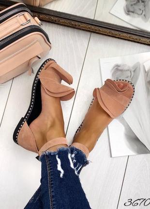 Босоніжки жіночі волани пелюстки пудра замша2 фото