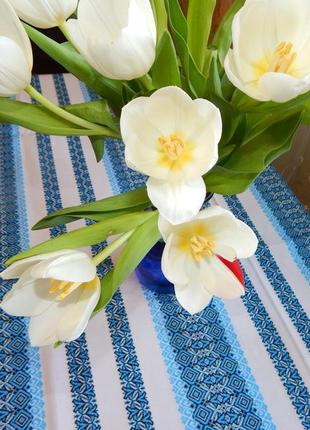 Вышитая скатерть голубая