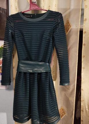 Платье женское темнозеленого цвета,с прозрачной полосочкой.