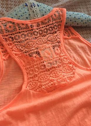 Яскрава неонова майка з красивою мереживною спинкою pep&co