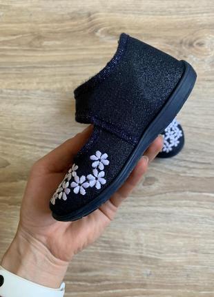 Туфлі для дівчинки ошатні з квіточками4 фото