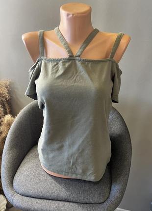 Футболка з відкритими плечима