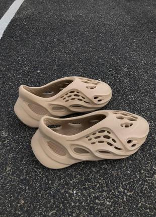 Шльопанці шльопанці босоніжки жіночі adidas yeezy foam runner шльопанці босоніжки жіночі адідас адідас6 фото