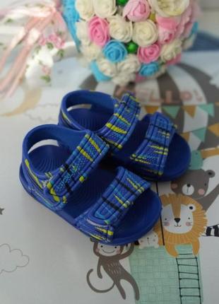 Кроксы в виде босоножек