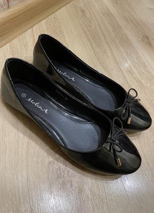 Лаковые балетки