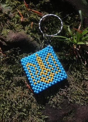 Брелок из бисера герб украины трезуб, подарок патриотический