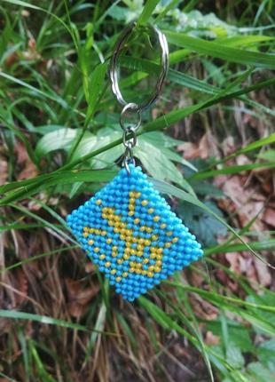 Брелок из бисера герб украины трезуб, подарок патриотический