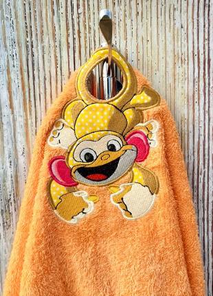 Детское полотенце с удобной петелькой обезьяна