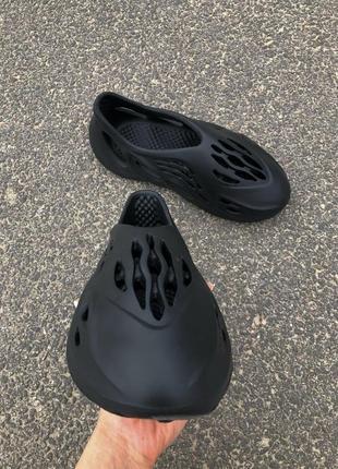 Тапки шлепки yeezy foam runner black тапочки2 фото