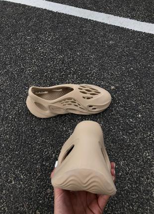 Тапки тапочки yeezy foam runner beige шлепки2 фото